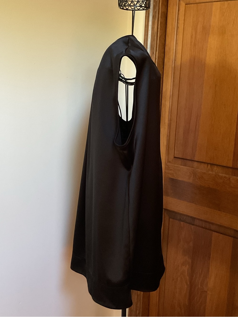 Custom Sleeveless Satin Shell Top - Black, Large - Picture 2 of 5